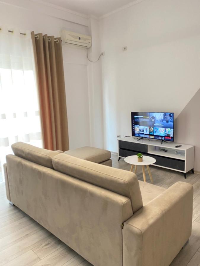 Newly Renovated One Bedroom Apartment In Tirana Exterior foto