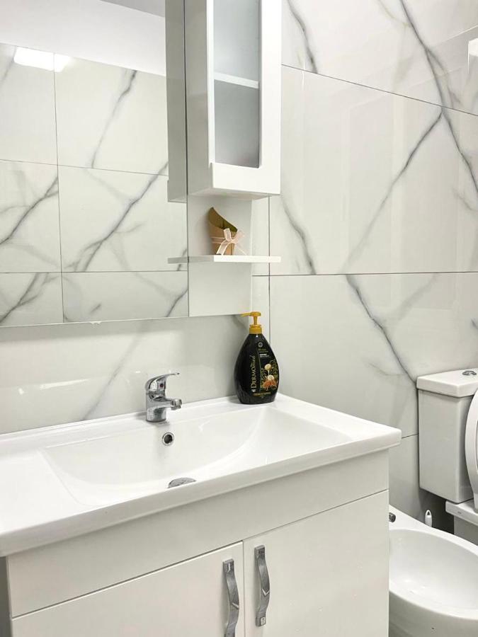 Newly Renovated One Bedroom Apartment In Tirana Exterior foto