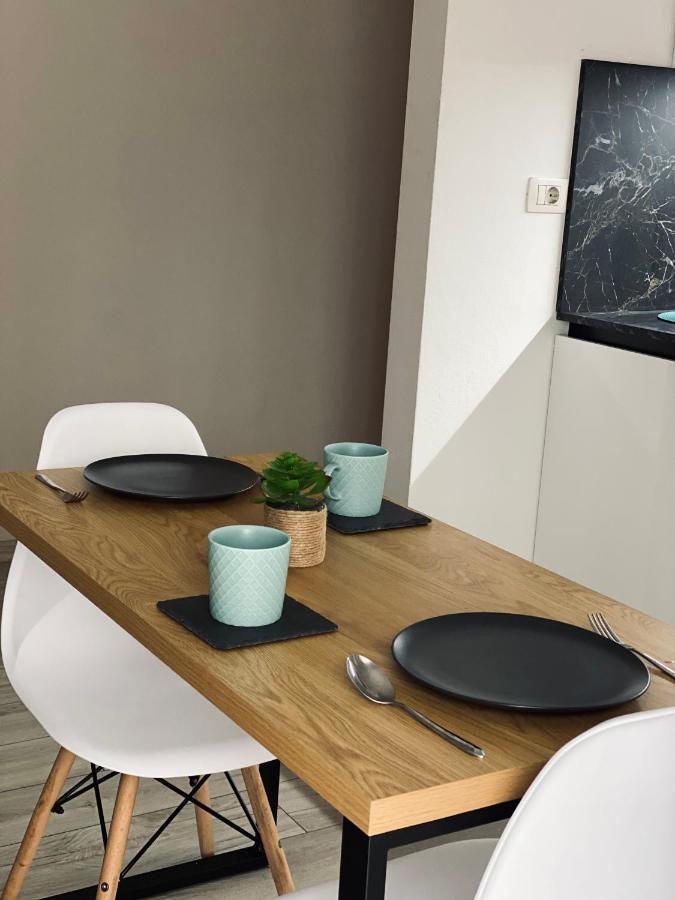 Newly Renovated One Bedroom Apartment In Tirana Exterior foto
