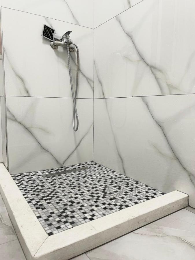 Newly Renovated One Bedroom Apartment In Tirana Exterior foto