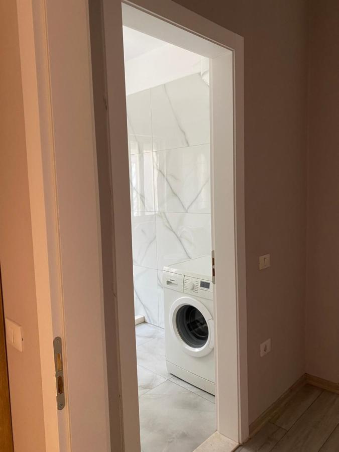 Newly Renovated One Bedroom Apartment In Tirana Exterior foto